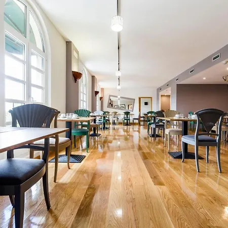 Silken De 4* La Guardia