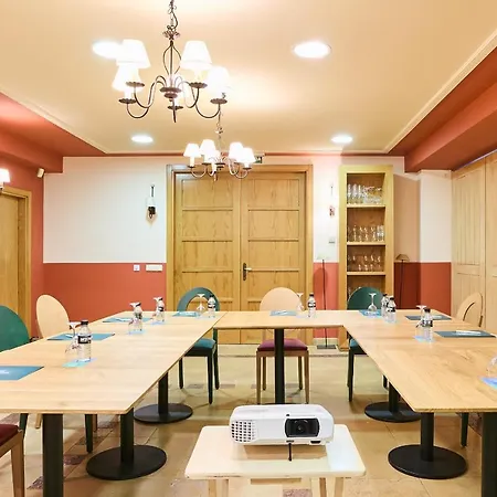 Silken De La Guardia