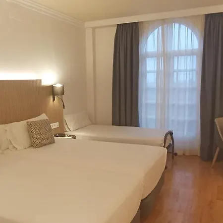 Silken De 4* La Guardia