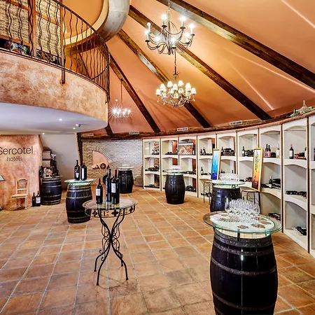 Silken De La Guardia