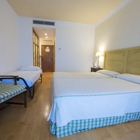 Silken De La Guardia