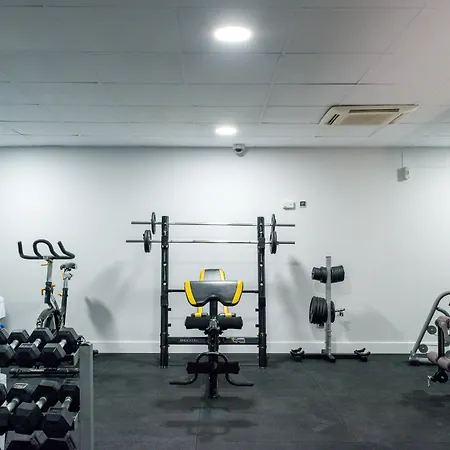 Silken De La Guardia