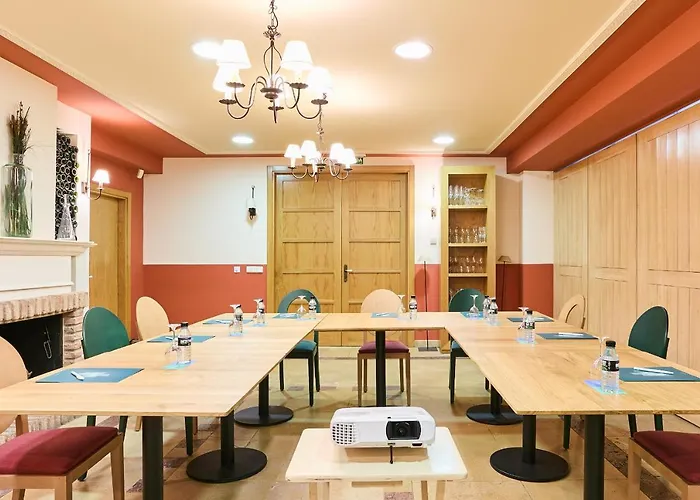 Silken De La Guardia