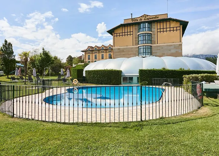 Silken De La Guardia