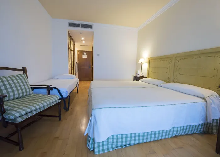 Silken De La Guardia